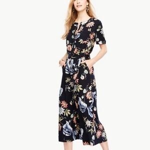 💥 Women’s Ann Taylor Factory Wide Leg Navy Floral Jumpsuit Size 10